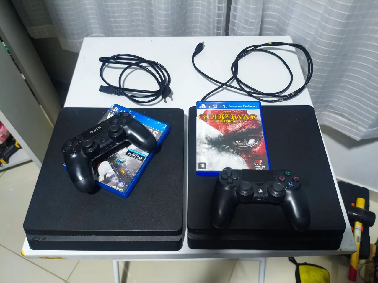 2 ps4 slim com defeitos.
