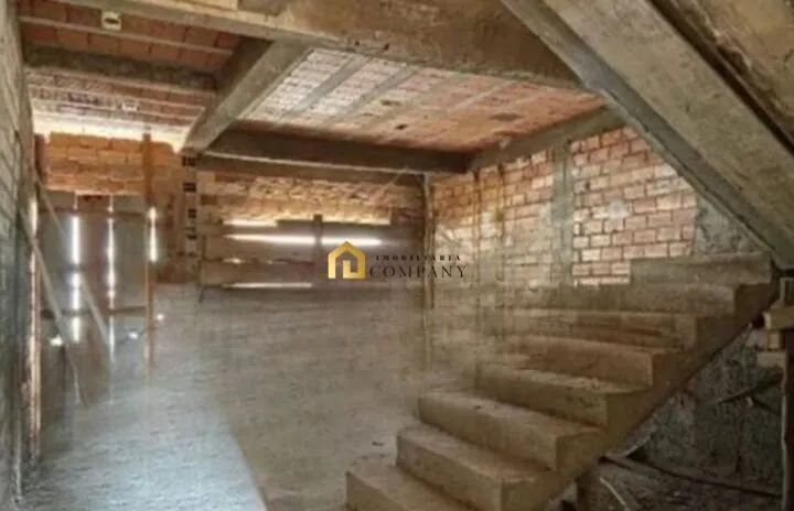 Vendo casa em construção, faltando acabamento. Está erguida e coberta - Foto 4
