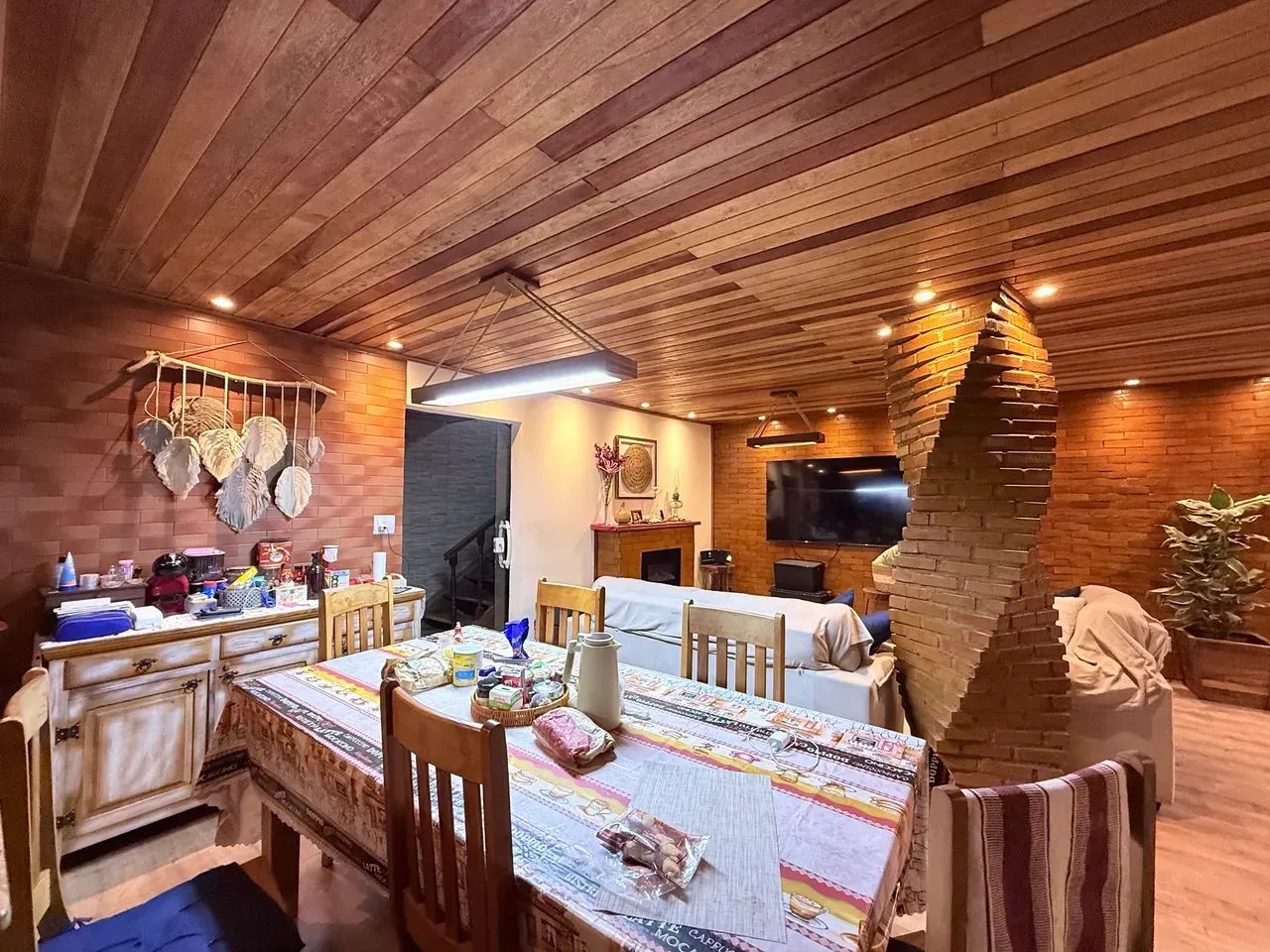 Casa com 3 quartos área gourmet e piscina