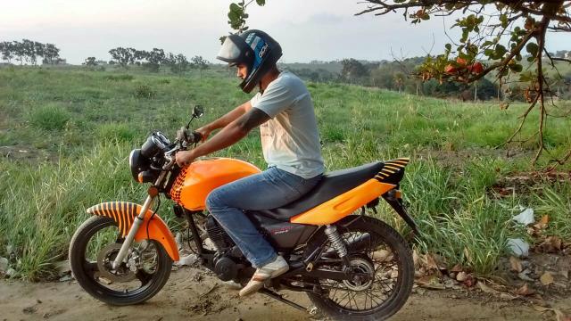 Troco moto 150 em biz ou em outra