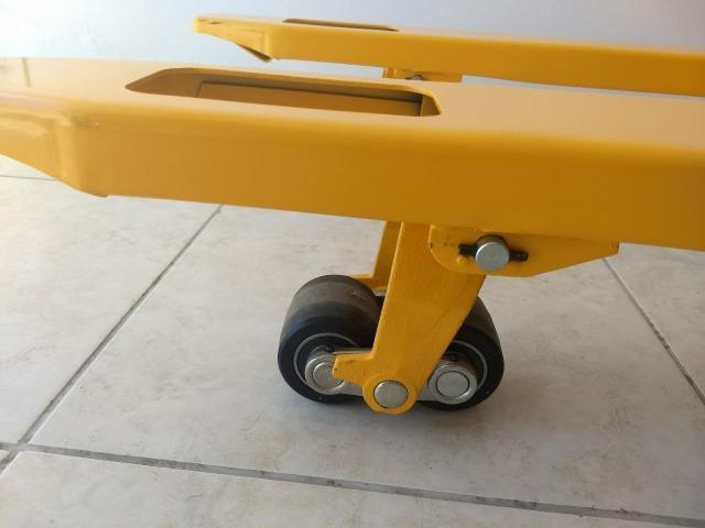 Vendo paleteita semi nova 2500kg
