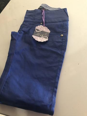 calça couro azul marinho