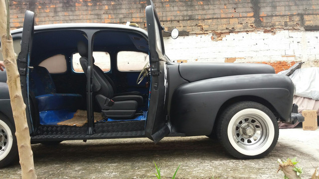 Ford 1946 antigo 4 portas preto - Foto 5