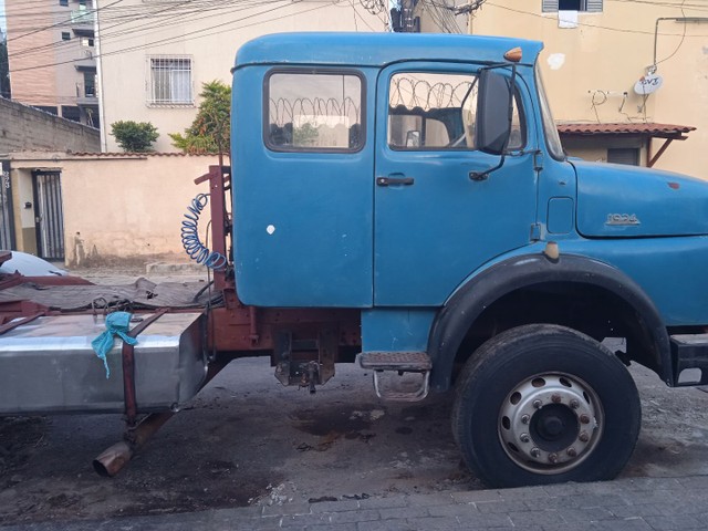 VENDE-SE OU TROCA CAMINHÃO