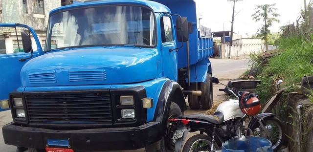 VENDE SE OU TROCA MERCEDES BENZ 1113