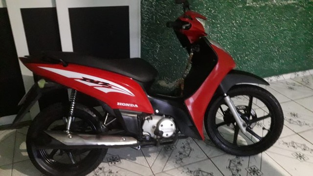 VENDO LINDA MOTO HONDA BIZ 2015