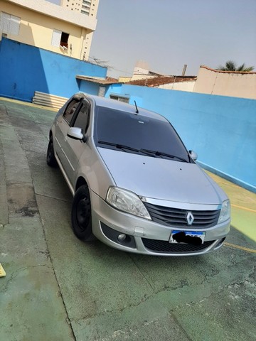 RENAULT LOGAN 1.6 AUTOMÁTICO