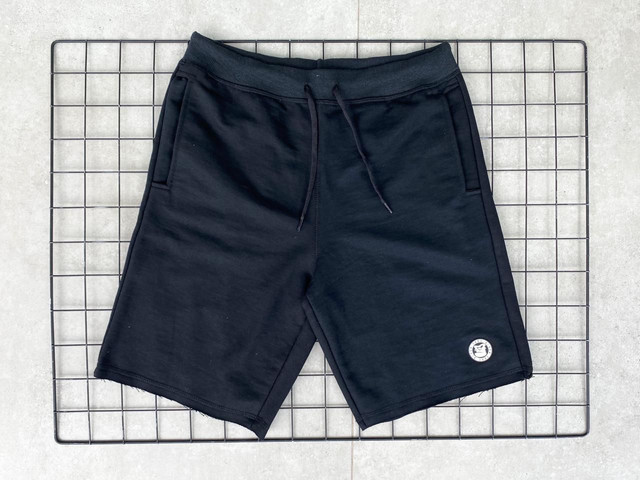 Bermuda Masculina de Moletom Preta - Não Encolhe
