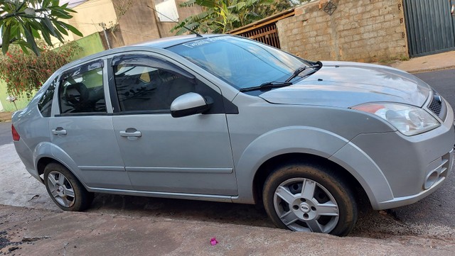 VENDO FIESTA SEDAN