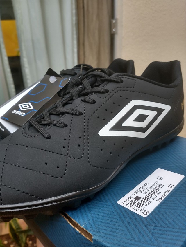 chuteira society umbro neo striker tf