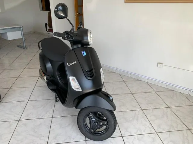 Vespa inicia vendas da linha 2022 no Brasil