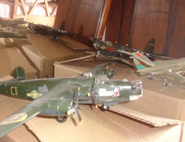 Lote de 3 Kits de Plastimodelos: B-24, B-26 e Jato da RAF - Foto 4