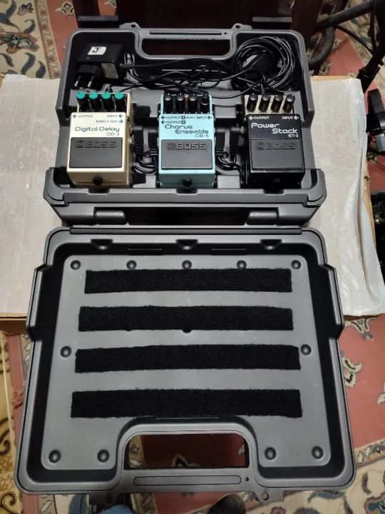 Pedaleira BOSS Completa - Pedais, Fonte e Hard Case (...na caixa !!!) - Foto 4
