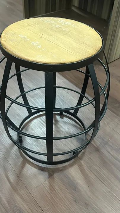 Banqueta Seat Garden de ferro e madeira modelo barril - Foto 2