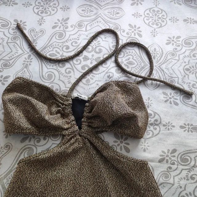 Vestido dorado lindo 
