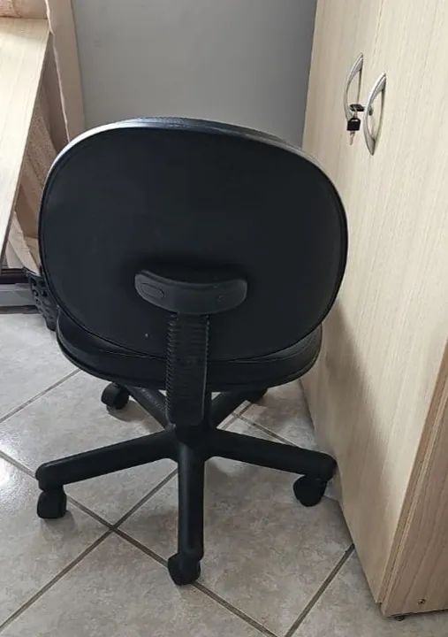 Cadeira de Escritório Giratória com Rodinhas - Foto 2