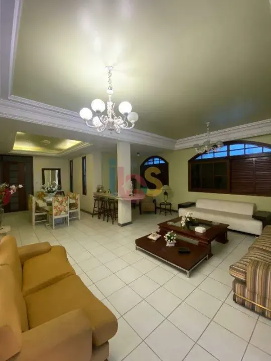 Alugo Casa Ampla com Dois Pavimentos