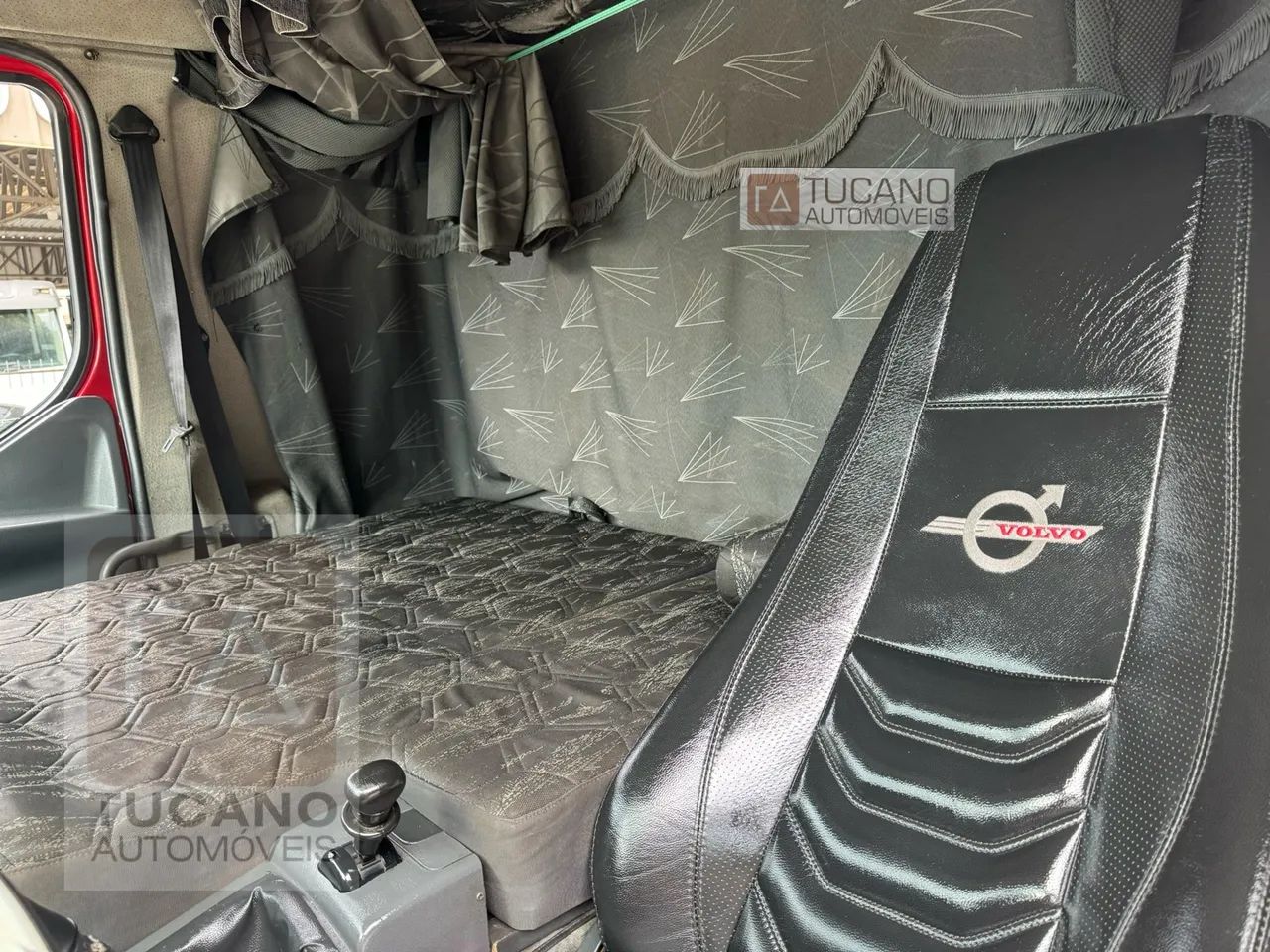 Caminhão Volvo VM 260 Truck - 2012 - Plataforma - Foto 12