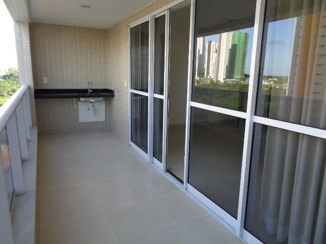 Apartamento 04 quartos, varanda, andar baixo, área de lazer completa, próximo ao Colégio E