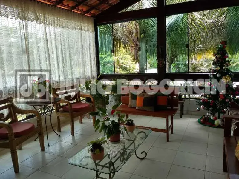 Casa de rua - / Residencial / Boqueirão