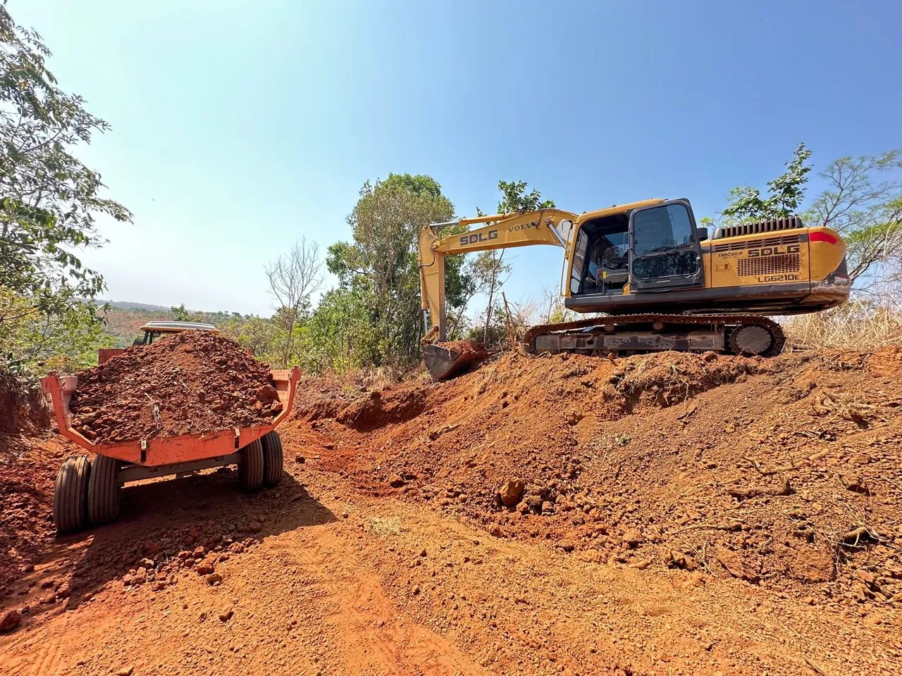 PRESTAÇÃO DE SERVIÇO ESCAVADEIRA