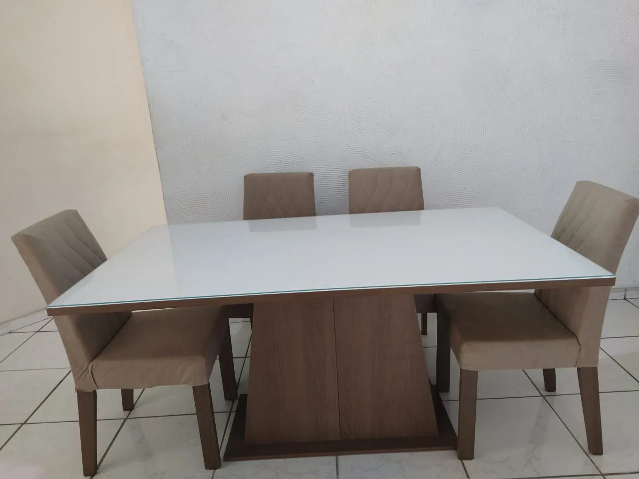 Mesa de Jantar com 4 Cadeiras