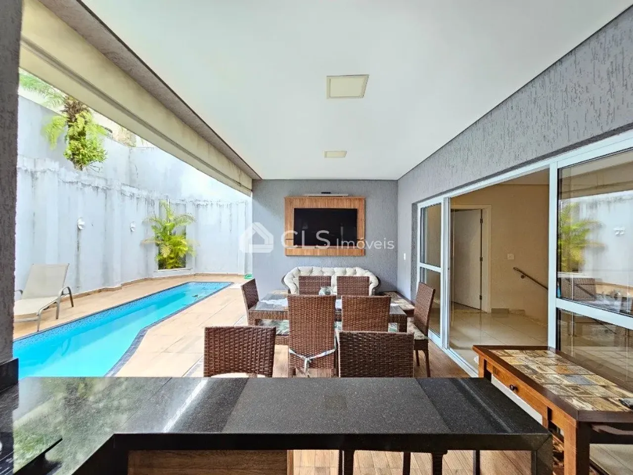 CONDOMINIO FECHADO - SANTANA PARNAIBA - 4 DORMITORIOS (3 SUITES) 4 VAGAS