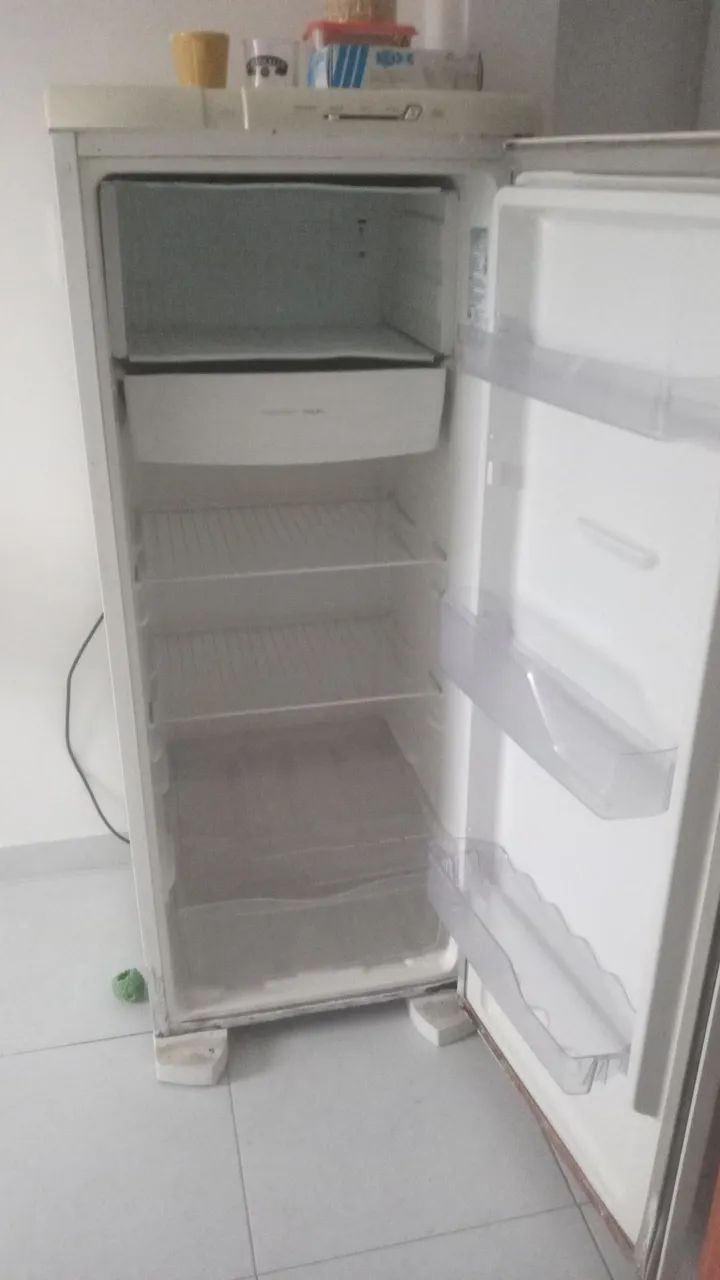 VENDO ESSA GELADEIRA  - Foto 3