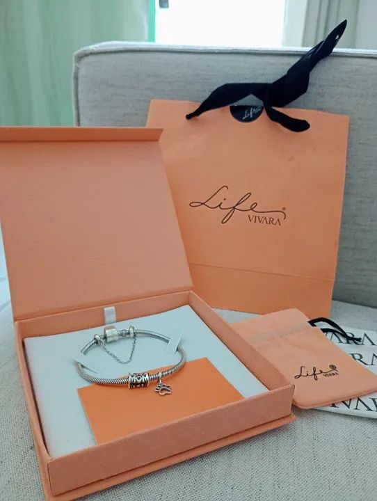 Pulseira Vivara Original com berloques e trava de segurança  - Foto 3