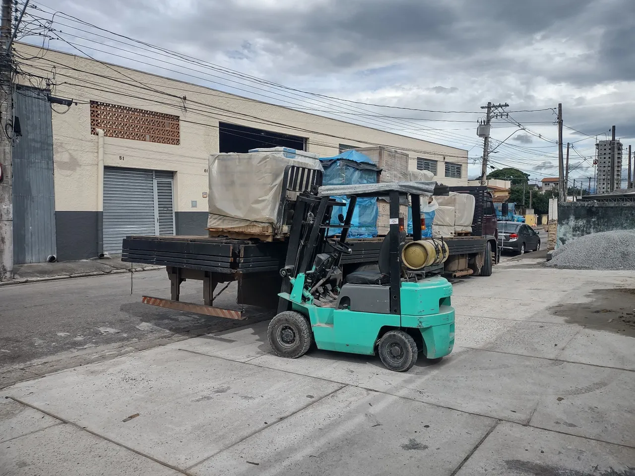 Empilhadeira Nissan 2 toneladas automático