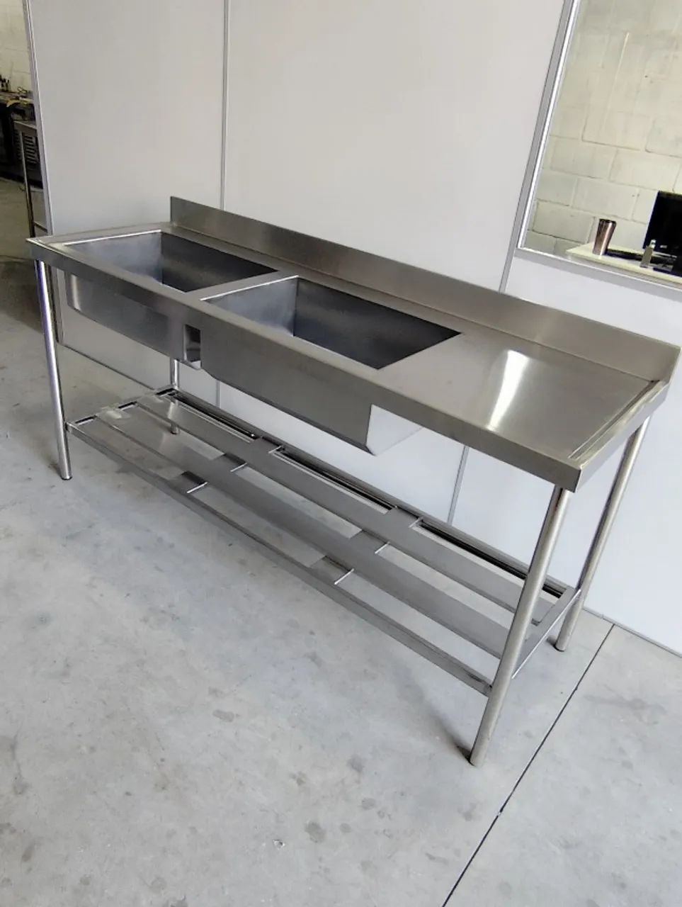 Pia 1,80m profissional com duplo bojo - Aço inox de qualidade