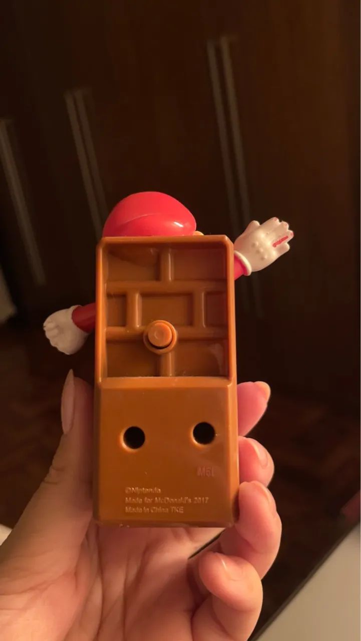 Boneco Mario sentado no bloco - Foto 4