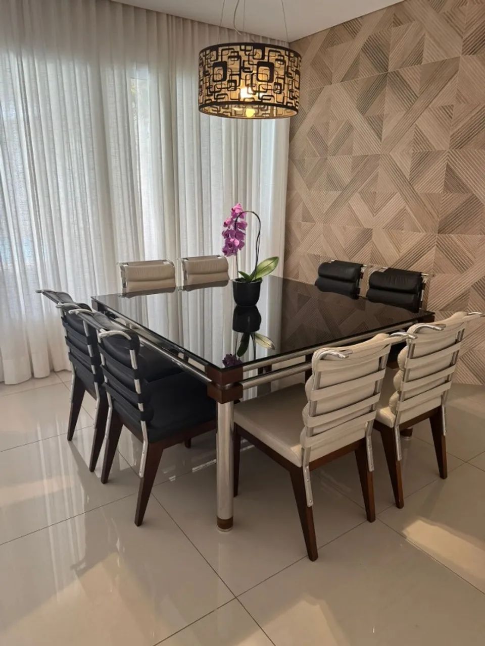 Mesa de jantar quadrada - 8 lugares + Aparador 64168517037186121