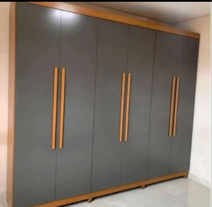 Guarda-Roupa Moderno 6 Portas e 6 gavetas 