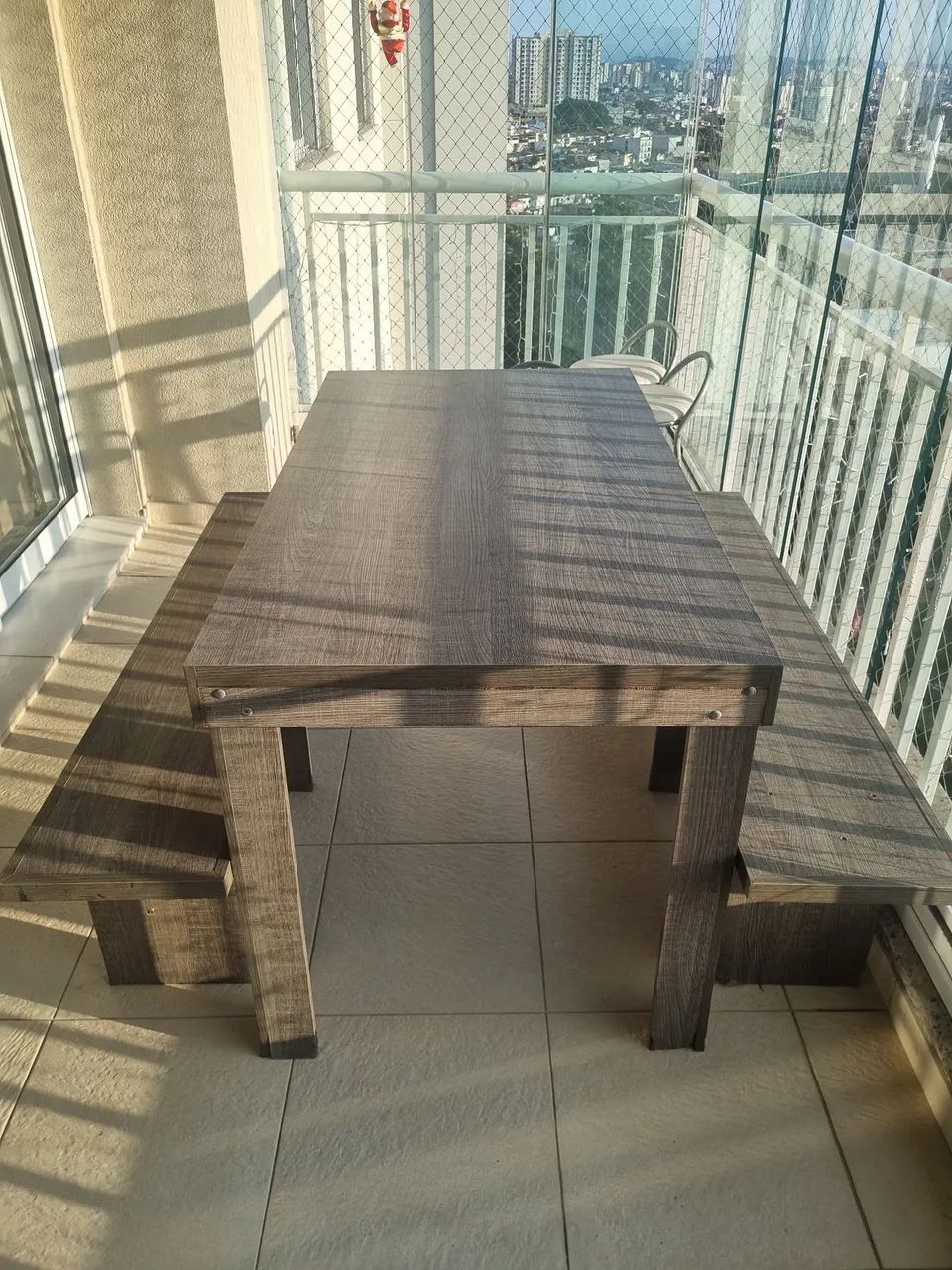 Mesa acompanha 2 bancos. 1,50 x0,80 - Foto 2