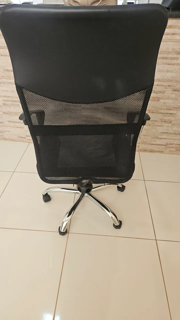 Cadeira de Escritório Giratória Preta