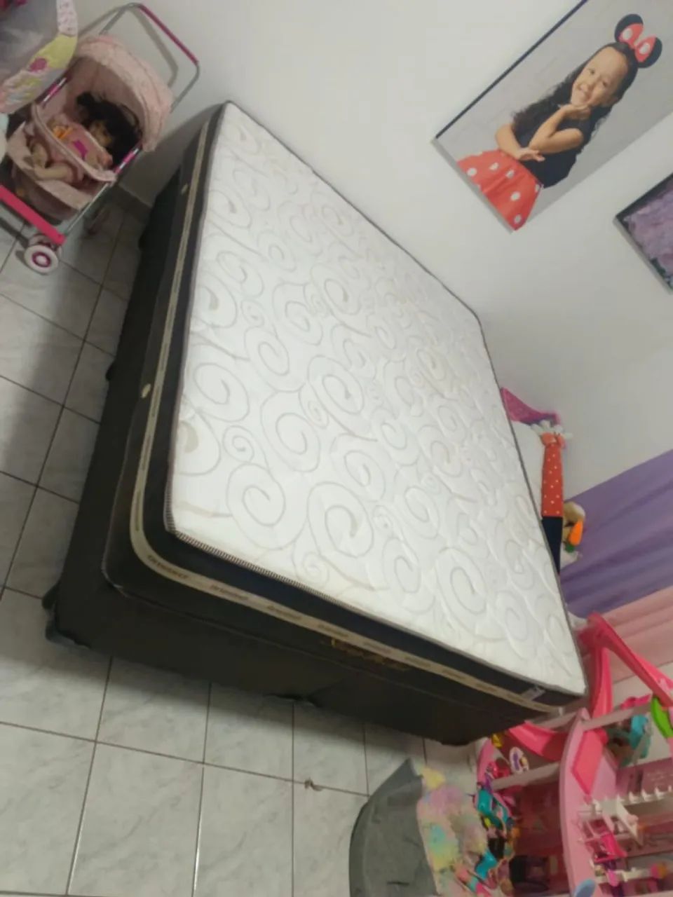 Cama queen size grátis entrega e travesseiro