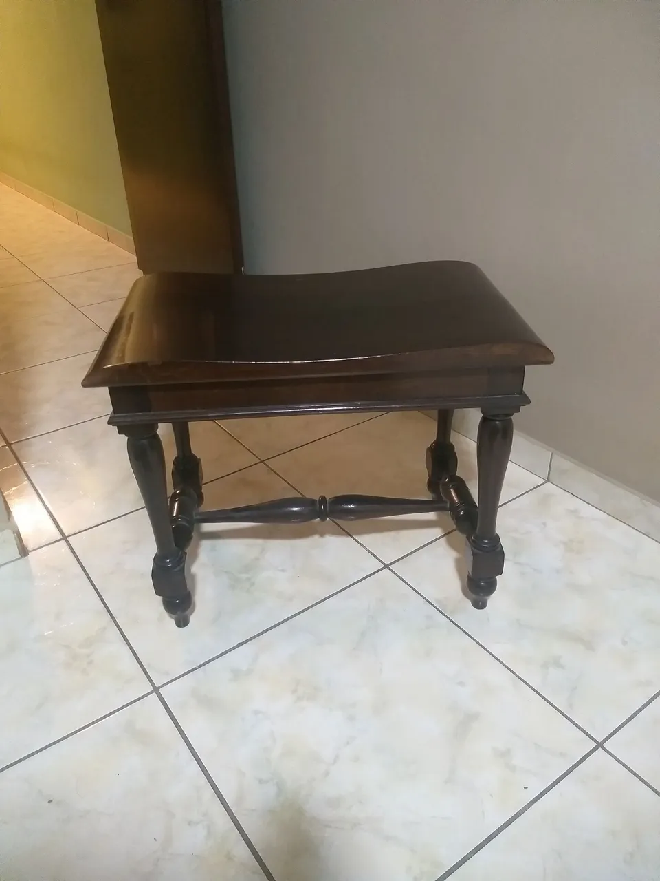 Banco de Madeira Clássico