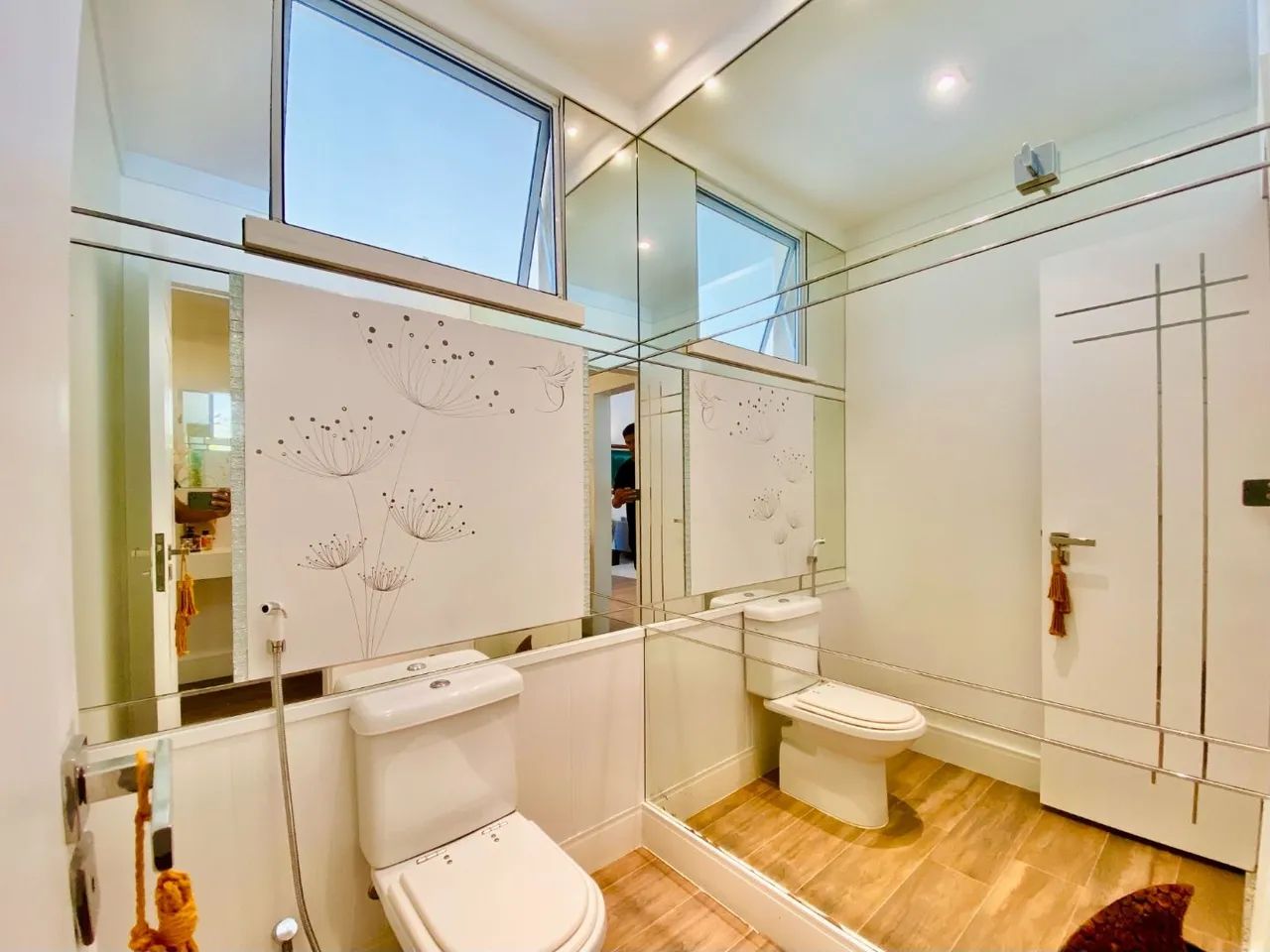 Belíssima residência de esquina, disponível para vocês - Foto 12