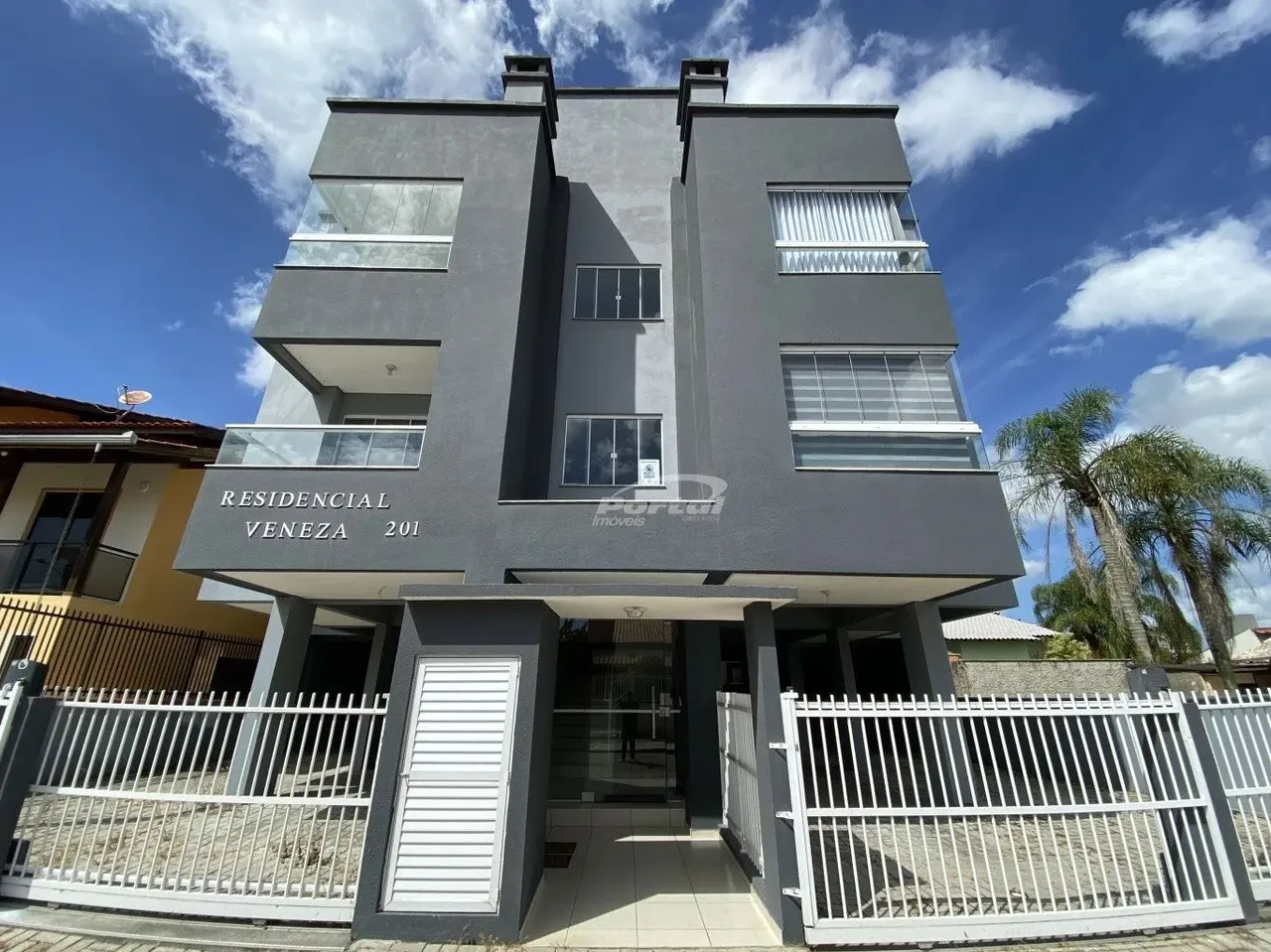 Apartamento disponível para locação no bairro Itacolomi Balneário Piçarras/SC (Cód. 21490