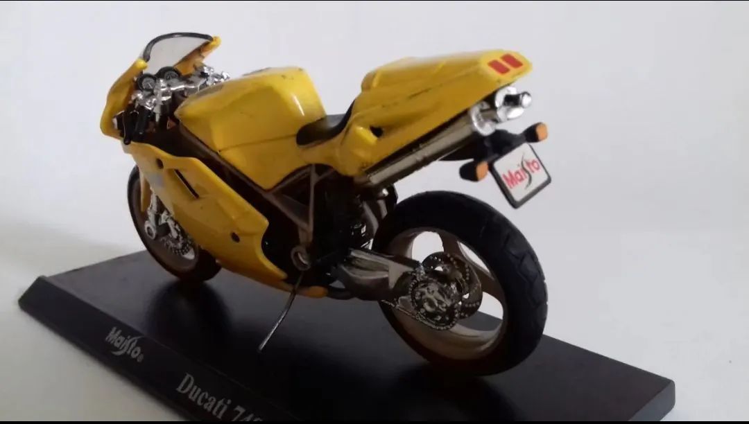 Miniatura Ducati 748 - Colecionador - Foto 5