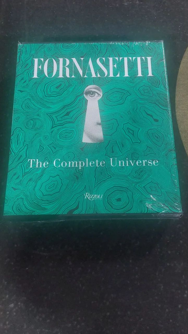 Livro Fornasetti: The Complete Universe - Foto 4