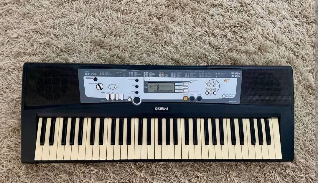 YAMAHA 電子ピアノ　PSR-E213 ヤマハ | PSR-E213 - ポータブルキーボード - 概要