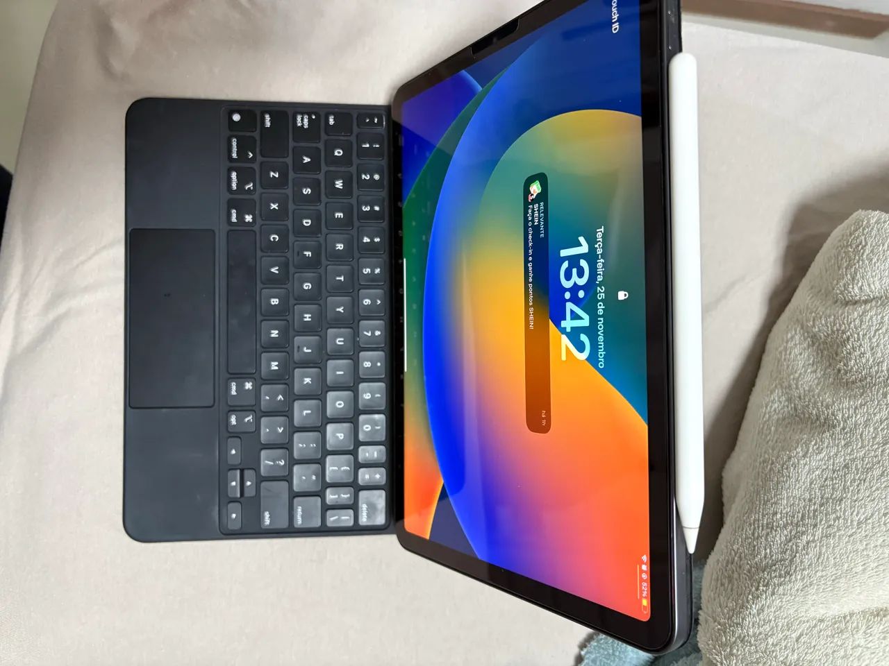 iPad 5ª geração 64GB com Magic Keyboard e Apple Pencil - Foto 3