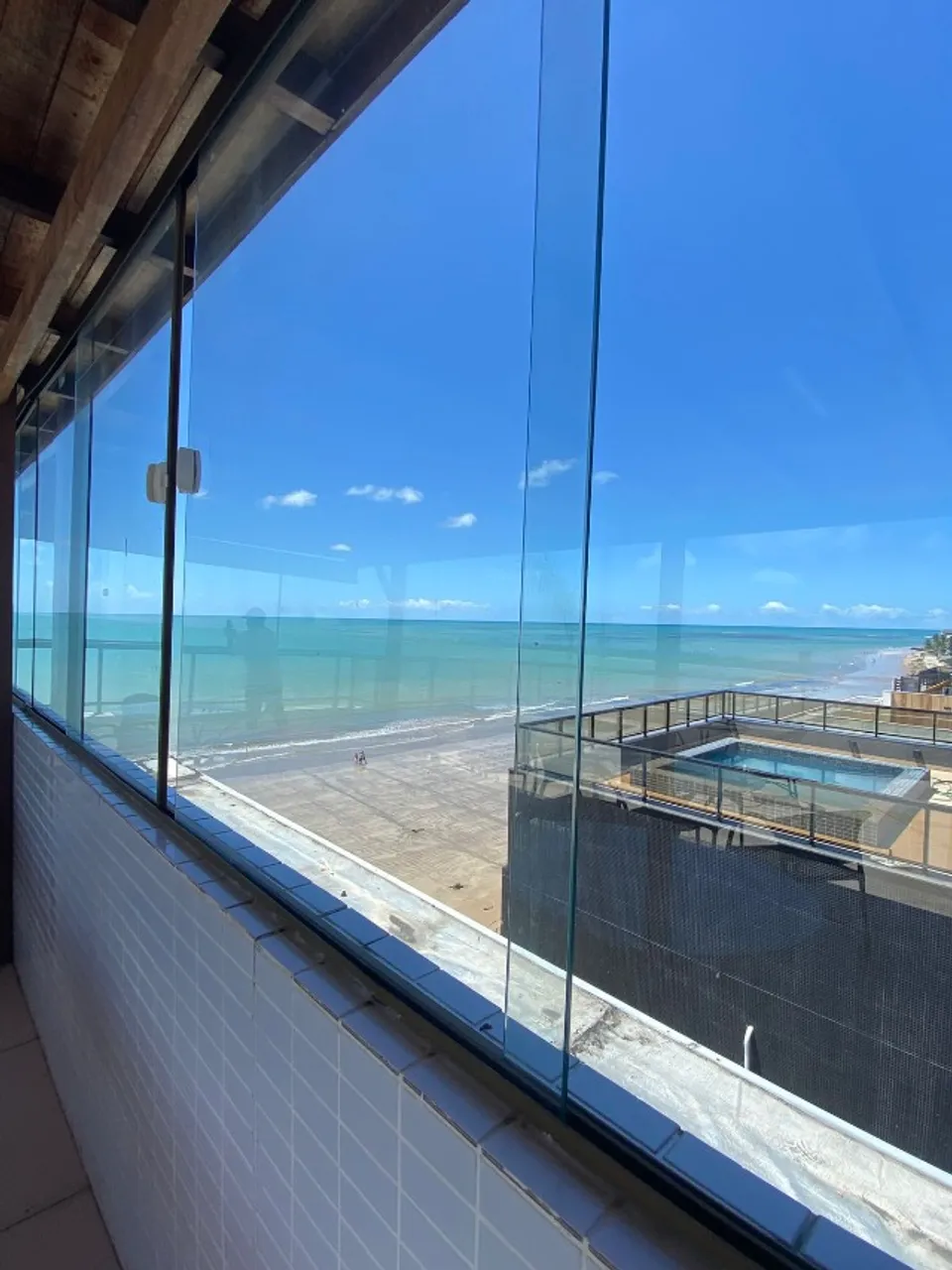 ALUGA-SE APARTAMENTO PÉ NA AREIA, VISTA MAR!