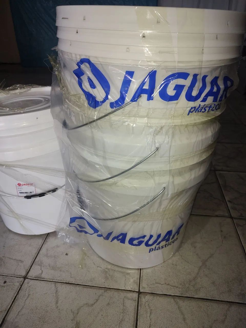 Balde de 30 litros com alça de aço 