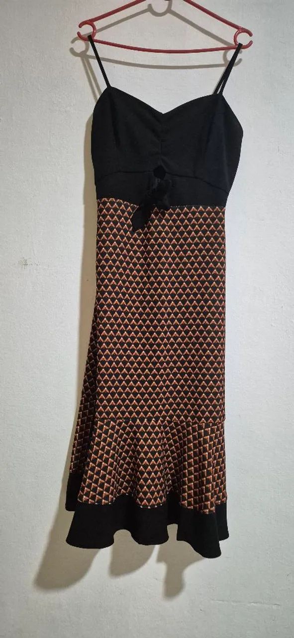 Vestido preto com saia estampada - Foto 2