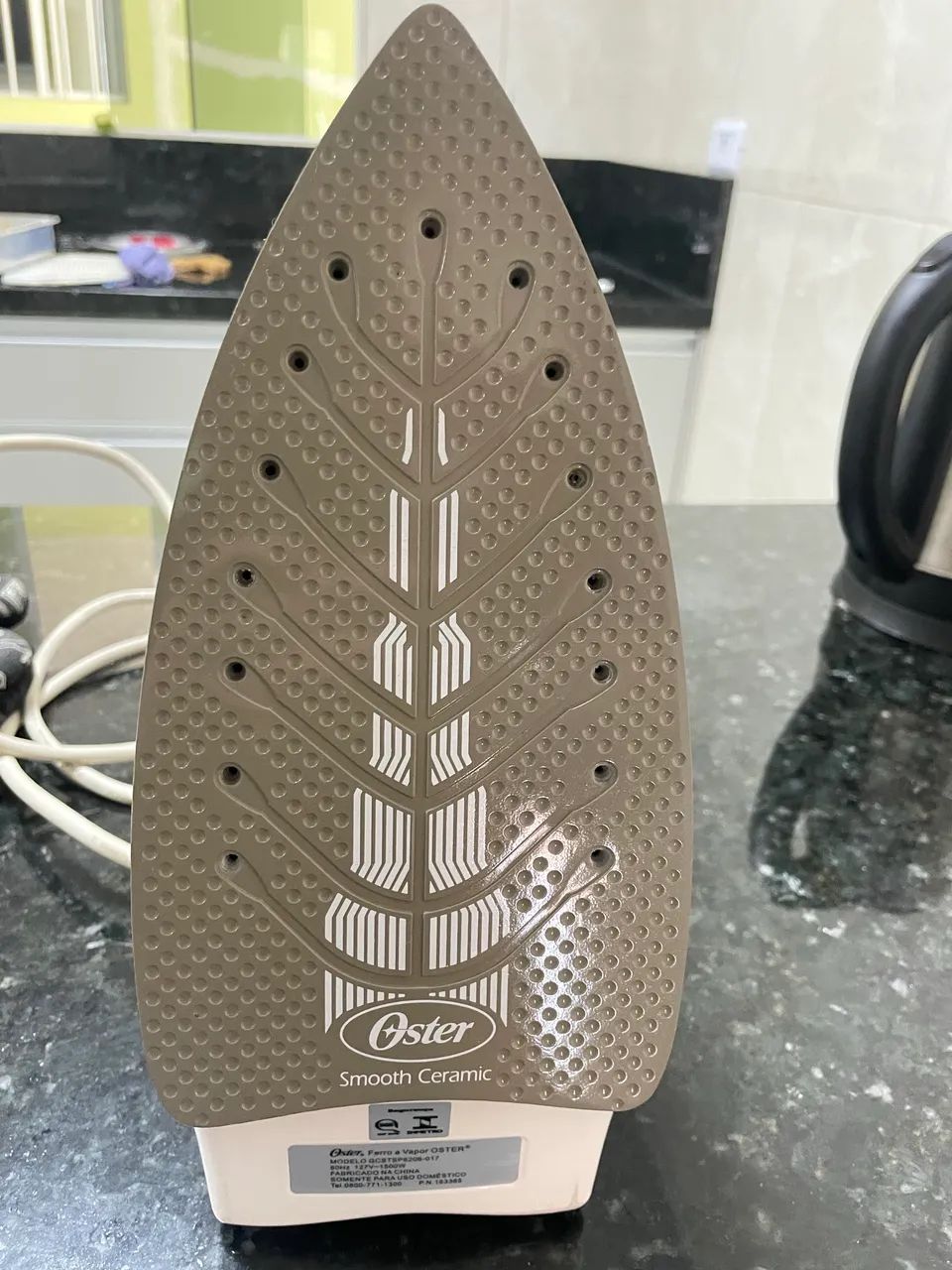 Ferro de passar roupa Oster - Foto 3