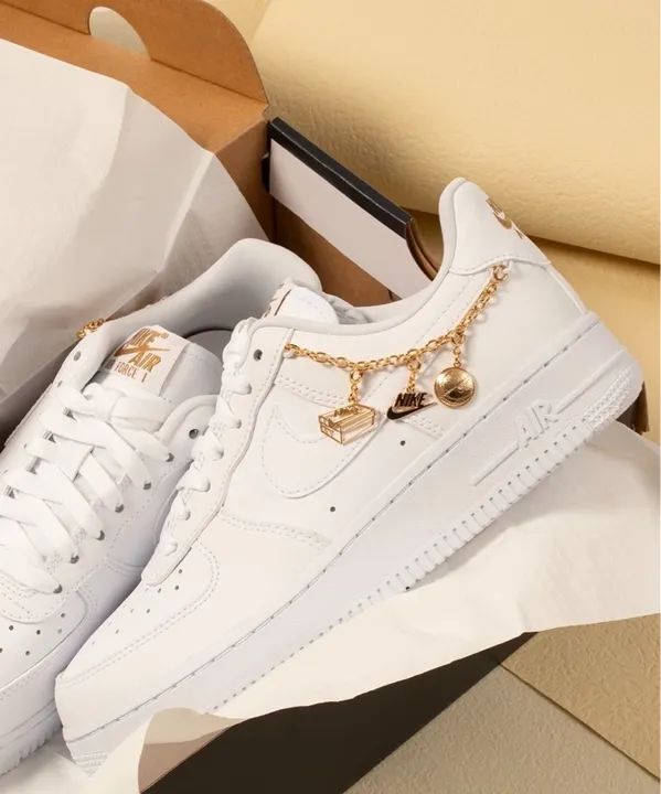 Tênis Nike Air Force 1 "07 Branco com correntinha  - Foto 2