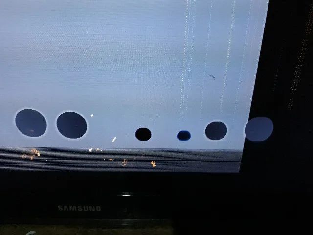 TV - LN40D550K7GXZD tela quebrada